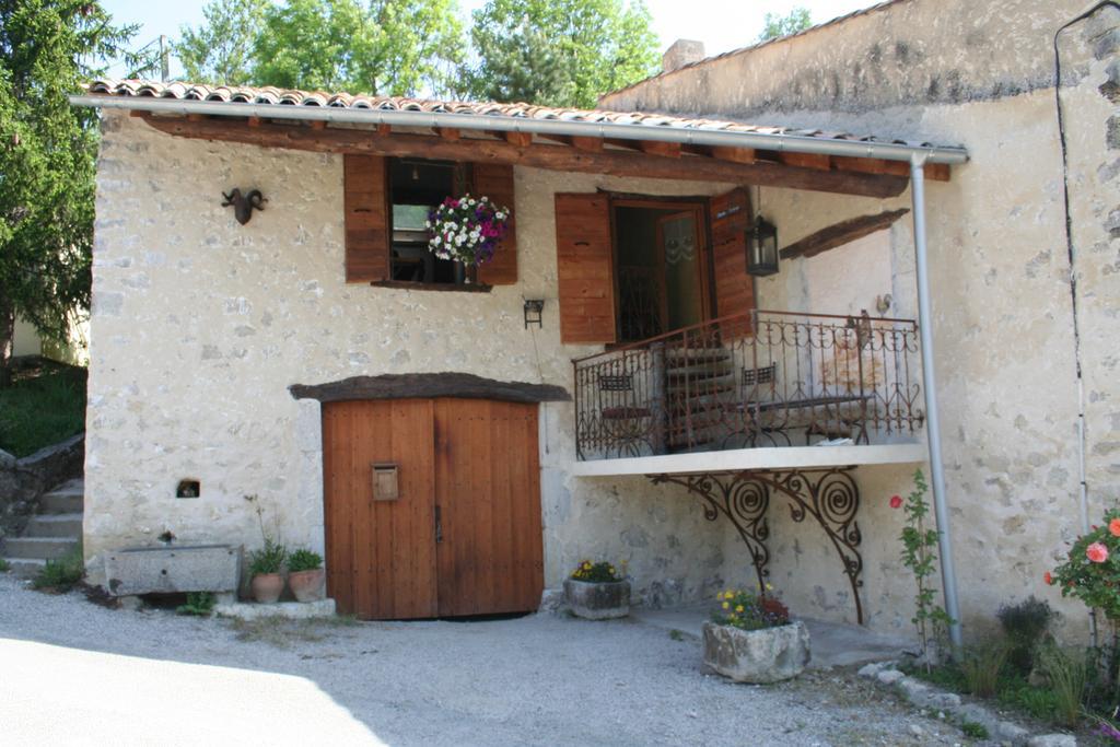 Chambre d'hôtes La Romarine Barnave Exterior foto